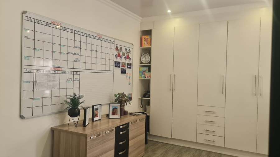 5 Bedroom Property for Sale in Protea Park North West